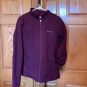 Ladies maroon Columbia soft shell jacket size xl